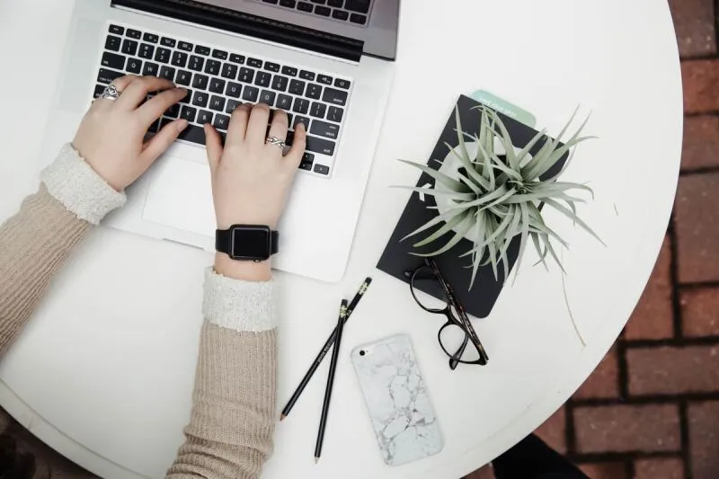 Czy faktoring jest dostępny dla startupów i nowych firm na rynku?